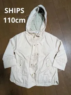 フード付きクリーム色ジャケット