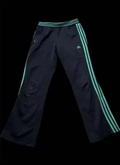 フレアシルエット　エメラルドグリーン　adidas トラックパンツ