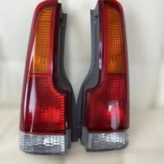 コンフォート 純正 YXS10他テールランプ 左右セット - メルカリ