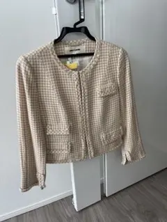 ベージュ ノーカラージャケット ショート丈のサムネイル