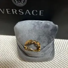 VERSACE ロゴ リング ゴールドカラー 22号(内径2cm)相当のサムネイル