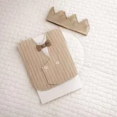 Baby用ベストと王冠