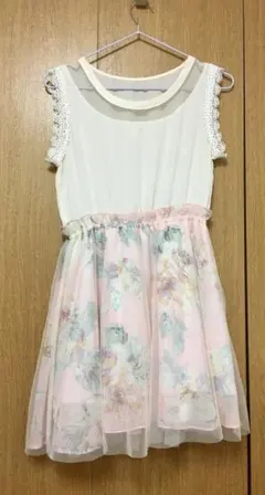 花柄ワンピース