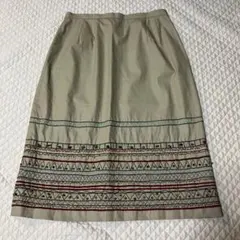 CORDIER ワールド　刺繍とビーズ装飾のベージュスカート　42