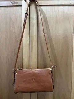 美品！Leder Makes レザー ショルダーバッグ サコッシュ - メルカリ
