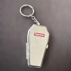 supreme 携帯灰皿　キーホルダー　棺型　お得！ Amazon.co.jp: 棺桶 金属製 灰皿 携帯灰皿 屋外用 タバコ灰皿