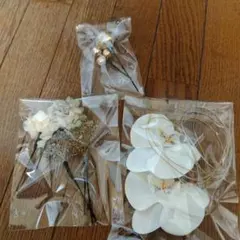 ホワイトの花飾りとパール装飾 3点セット