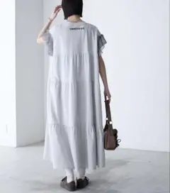 【forksy.】ラメフリルスリーブ配色バックプリントワンピース