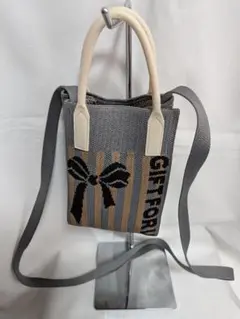 新品未使用 リボンモチーフのショルダーバッグスマホ　小銭入れ等