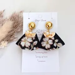 ☘インド刺繍リボンとゴールドカボションのピアス☘ブラック パール イヤリング可◯