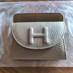 Hロゴ付きベージュレザーコインケース