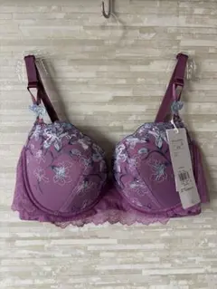 E75」トリンプ プレミアム レッドレーベル カーネーションの花 ブラジャー