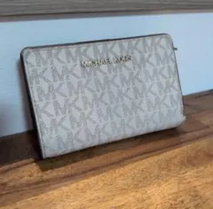 MICHAEL KORS モノグラム 二つ折り財布