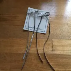 リボン型　シルバーカラー　ピアス　りぼん　ロング