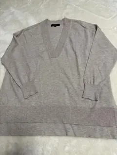UNTITLED ベージュ Vネック ニットセーターMサイズ