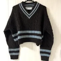 【Oldderby Knitwear】ケーブル編みVネックニット　ブルーブラウン