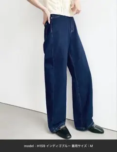 moment + デニム&ツイルストレートパンツ　インディゴブルー Mサイズのサムネイル