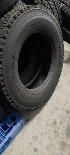 トラックスタットレスタイヤのサムネイル