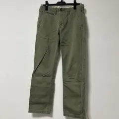 ユニクロのレディースストレートパンツ
