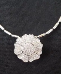 フォリフォリのフラワーネックレス