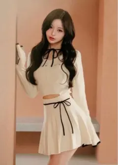 クリーム色 長袖ミニワンピース リボン　ダーリッチ