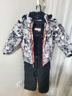 コストコ　子供用スノーボードウェアセット