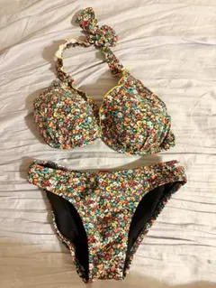 【美品】リバティ花柄ビキニ水着（スカート付き）のサムネイル
