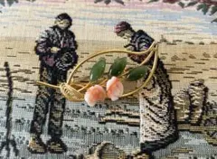 ブローチ　ピンク珊瑚　彫刻 翡翠　花モチーフ