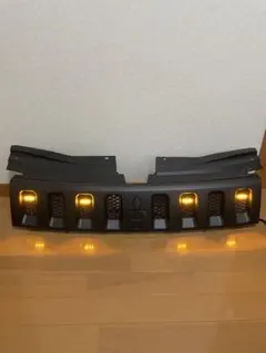 ジムニー JB64W JB/JC74W フロントグリル筆記体アイボリーエンブレム