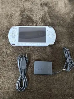 (ほぼ未使用)PSP 3000 パールホワイト　バッテリーと充電器付き