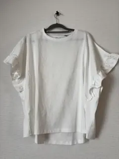 ユニクロ　フリル付きホワイト半袖Tシャツ