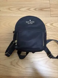 新品】kate spade ネイビー スカラップリュック 猫ポーチ付き - メルカリ