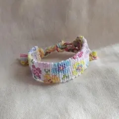 ハンドメイドミサンガ／花・パステルカラー