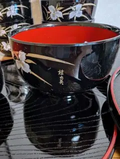 漆器 ボウルとトレイのセット 黒と赤 花模様