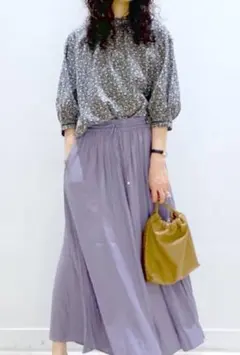 スタンドフリルブラウス