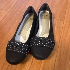 Riekerビジュー付き黒のバレエシューズ