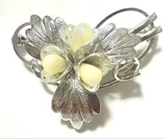 パールフラワー ブローチ セレモニー 昭和レトロ　ハートシルエット風