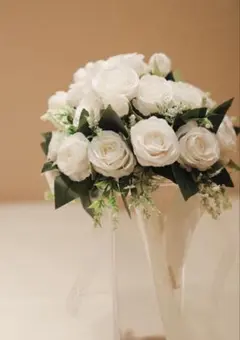 ホワイト造花ラウンド型ウェディングブーケ