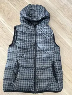ユニクロ UNIQLO キッズ ダウンベスト S グレー系チェック フード付き