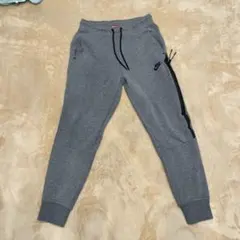 ナイキテックパンツ　Nike グレー ジョガーパンツ Sサイズ　テックフリース