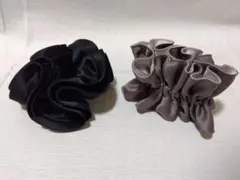 シュシュ　サテン地　2個セット　黒　グレージュ×ナチュラル(リバーシブル)