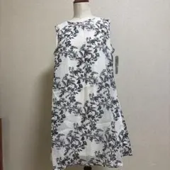 美品、未使用　花柄ノースリーブチュニック ホワイト/ブラックのサムネイル