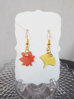 ハンドメイド　紅葉　銀杏　もみじ　イチョウ　ピアス　秋　ラインストーン　レジン