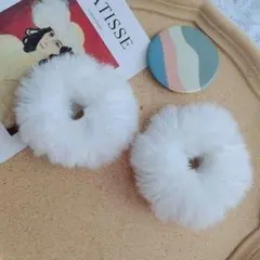 【ふわふわ可愛い！】フェイクファーのヘアゴムシュシュ2個セット　白