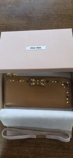 miu miu 財布スタッズ リボン キャメル　山羊皮のサムネイル