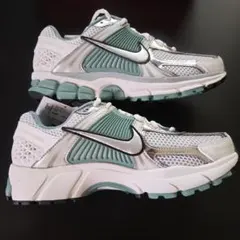 未使用❗W Nike Zoom Vomero 5 24cmのサムネイル
