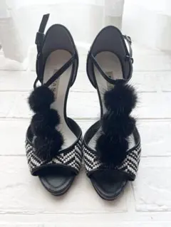ダイアナ⭐︎ファー付き黒白ストライプヒールサンダル