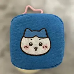ちいかわ ハチワレ カラビナつき刺繍スクエアーミニポーチ