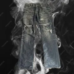 ダメージ加工ストレートジーンズ