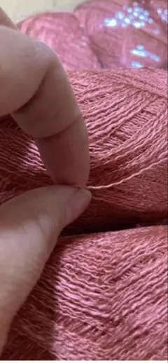 ① 赤茶、落ち着いた色味の糸　10玉